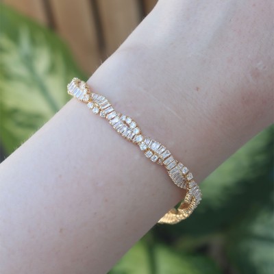 Vip Seri Pirinç Zirkon Taşlı Gold Renk Sarmal Model Bileklik