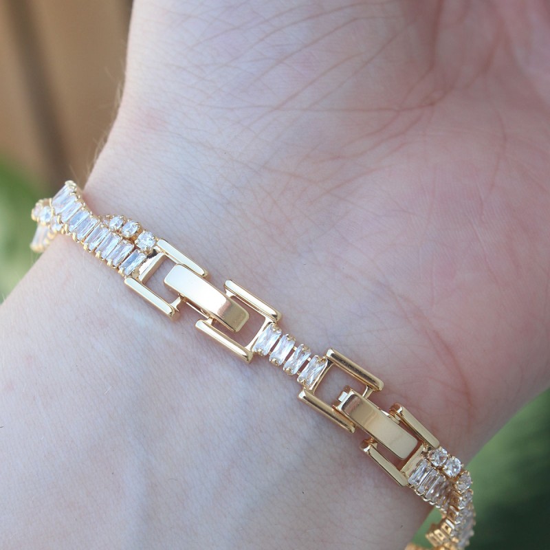 Vip Seri Pirinç Zirkon Taşlı Gold Renk Sarmal Model Bileklik