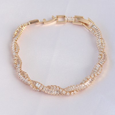 Vip Seri Pirinç Zirkon Taşlı Gold Renk Sarmal Model Bileklik