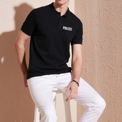 Yakası Düğmeli Yakalı Pike Baskılı T-Shirt - Siyah -