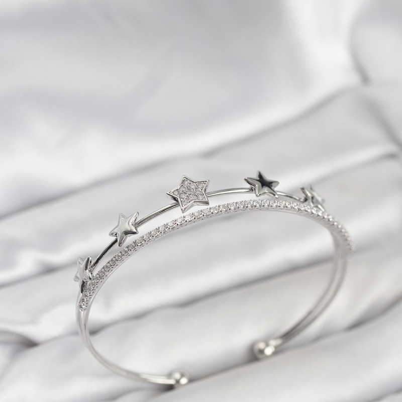 Yıldız Model Gümüş Renk Pirinç Kadın Bileklik