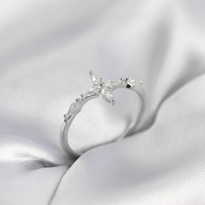 Yıldız Model Zirkon Taşlı Gümüş Renk Kadın Yüzük