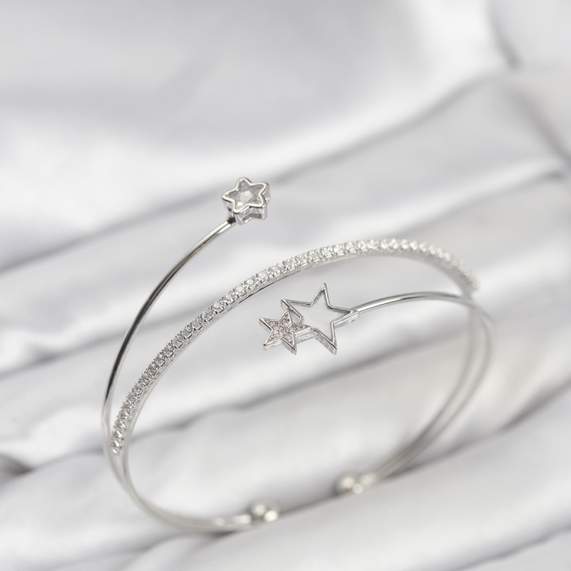Yıldızlı Model Pirinç Gümüş Renk Kadın Bileklik