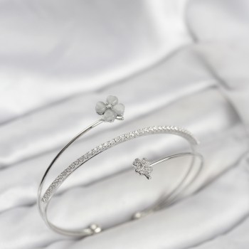 Yonca Çiçek Model Pirinç Gümüş Renk Kadın Bileklik