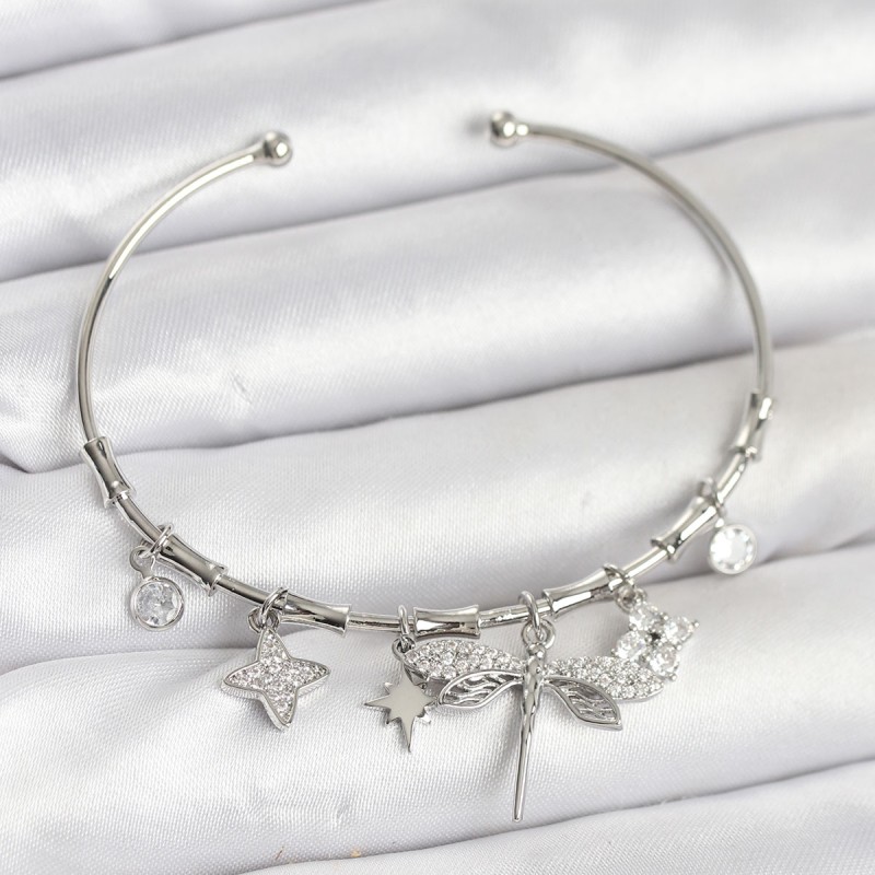 Yusufçuk Charmlı Gümüş Renk Pirinç Kadın Bileklik