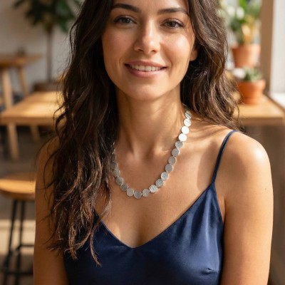 Yuvarlak Plaka Model Gümüş Renk Kadın Kolye