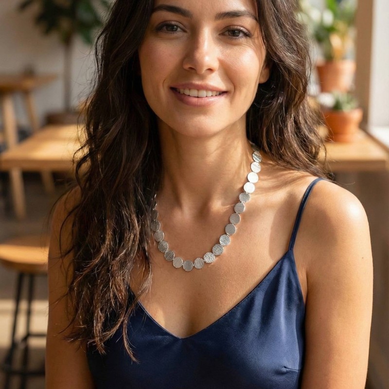 Yuvarlak Plaka Model Gümüş Renk Kadın Kolye