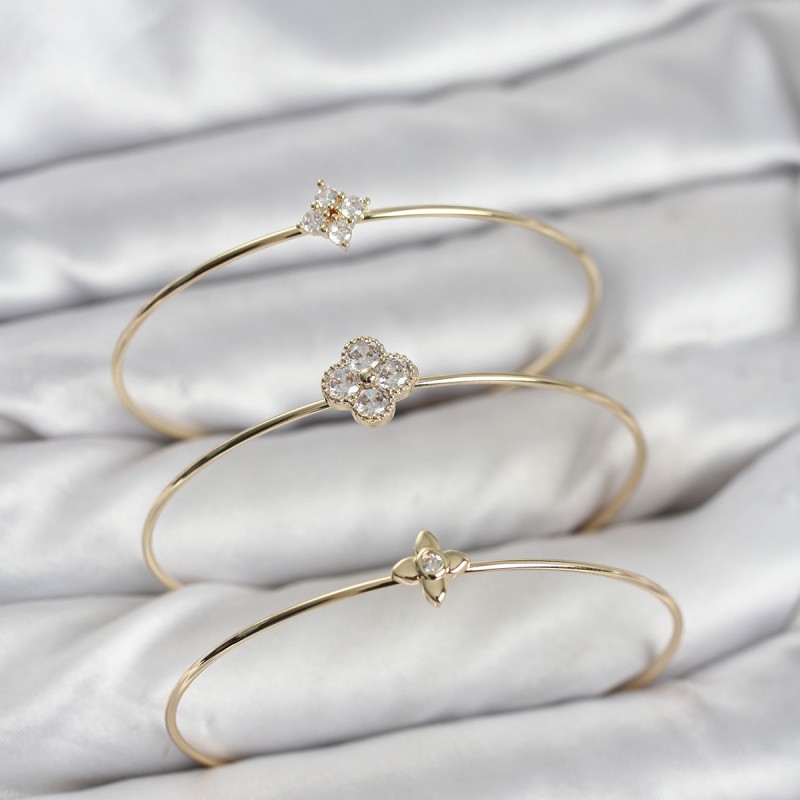 Zirkon Taşlı Gold Renk Yonca Tasarım 3'lü Kadın Bileklik Kombini