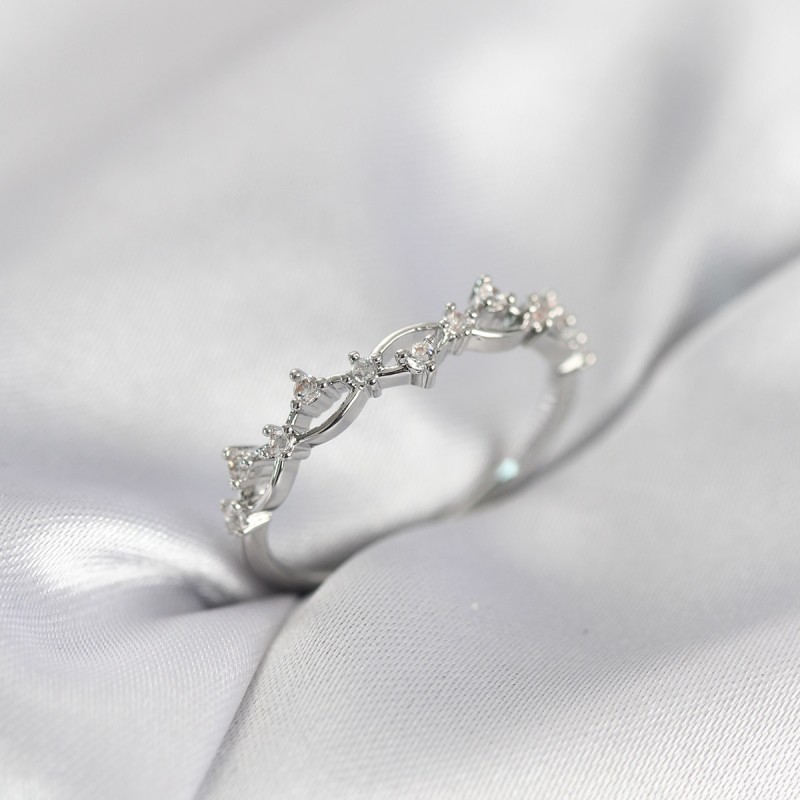 Zirkon Taşlı Pirinç Gümüş Renk Kadın Yüzük