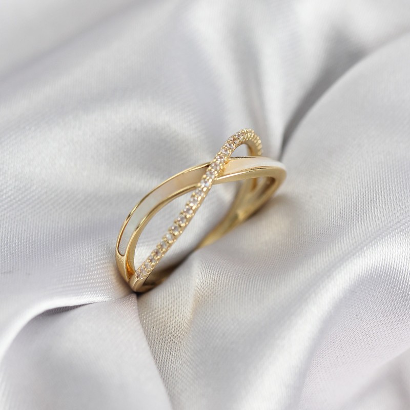 Zirkon Taşlı Sarmal Sedefli Gold Renk Kadın Yüzük